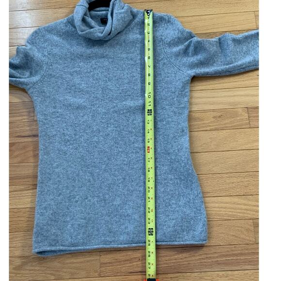 Ann Taylor Cashmere Sweater size small - Picture 5 of 6